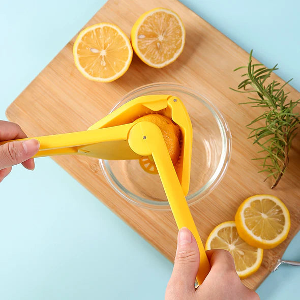 SqueezeCitruz™ - Easy Squeeze Lemon Juicer - Heimnova